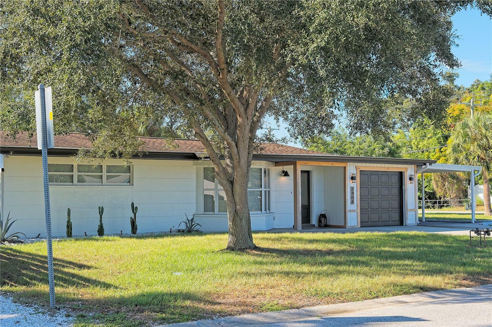 Property Photo: 2408 Sunnyside Street FL 34239