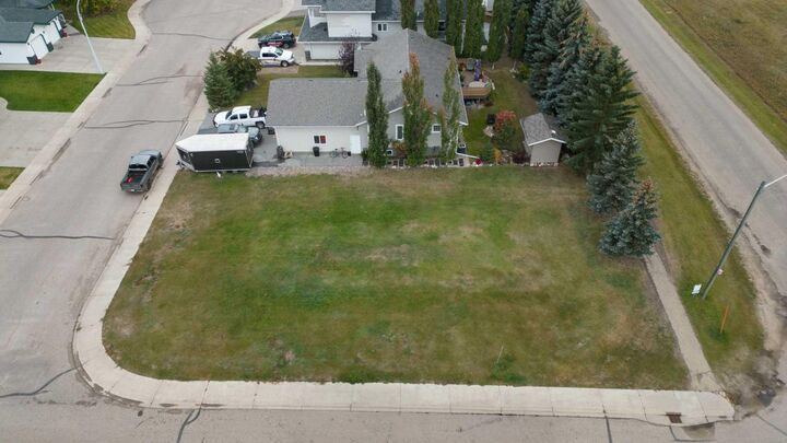 Property Photo: 54 Oriole Place AB T0B 4C0