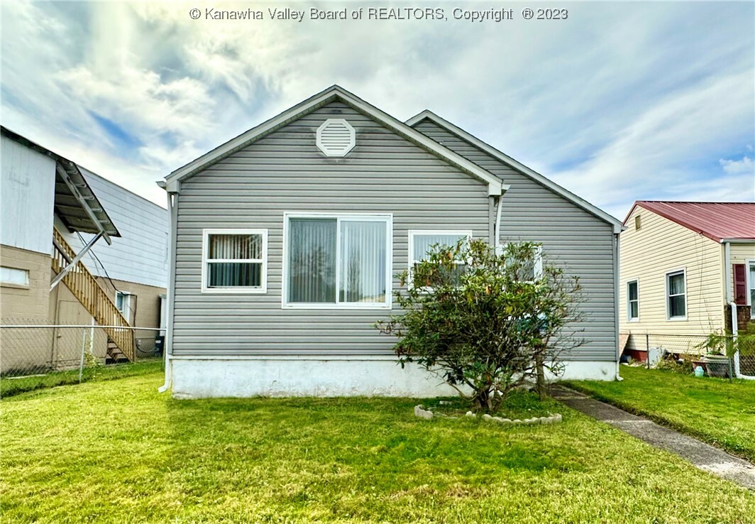 Property Photo: 2417 Lincoln Avenue WV 25177