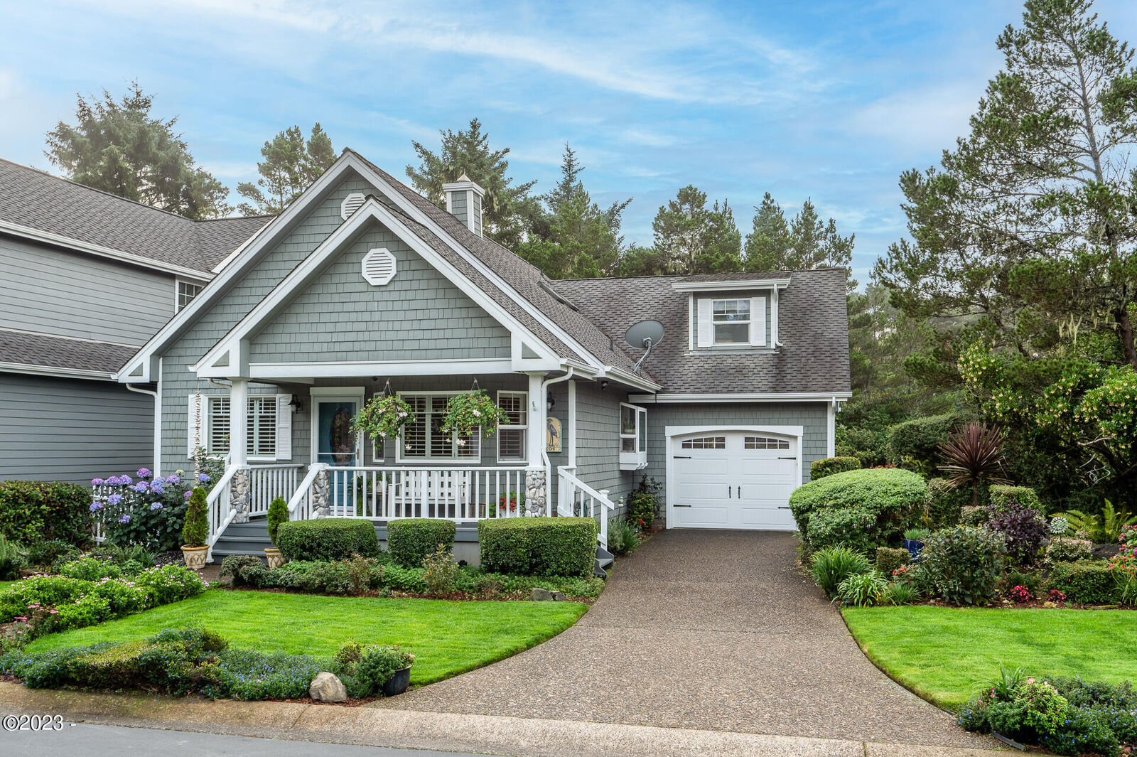 Property Photo: 195 SW 61st Street OR 97366