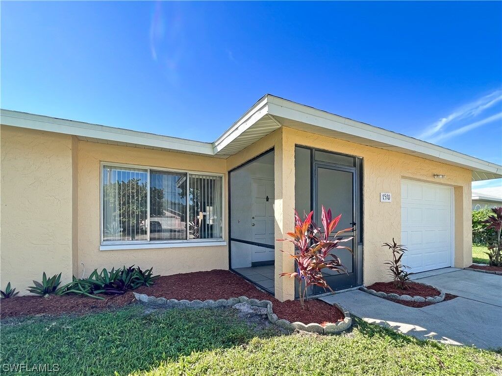 Property Photo: 1510 SE 36th Terrace FL 33904