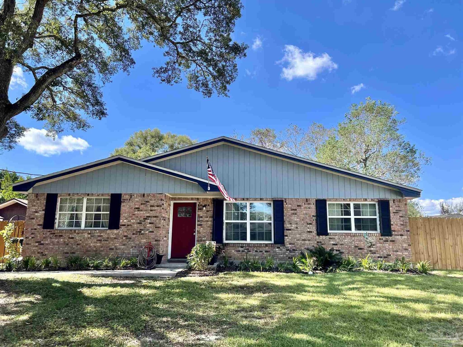Property Photo: 5705 Ventura Ln FL 32526