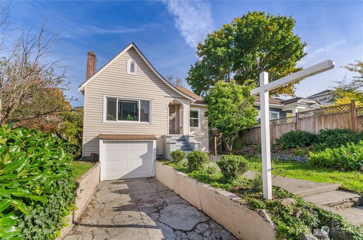 Property Photo:  548 28th Avenue  WA 98122 