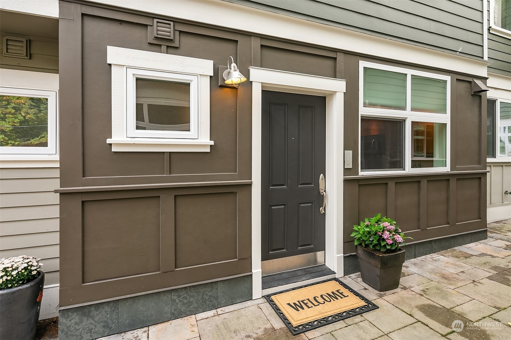 Property Photo: 1011 N 50th Street E WA 98103