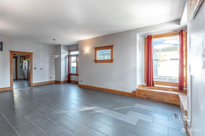 Property Photo:  812 N Steele Street  WA 98406 