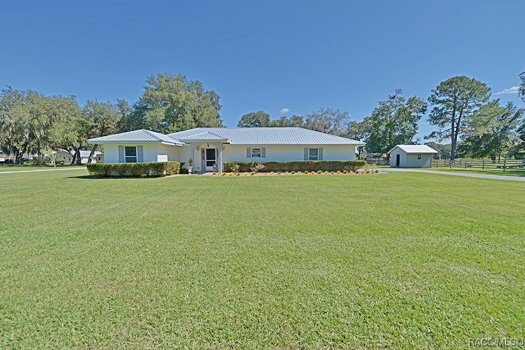 Property Photo:  215 N Horse Prairie Road  FL 34450 