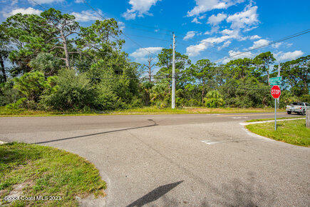 Property Photo:  2250 S Hopkins Avenue  FL 32780 