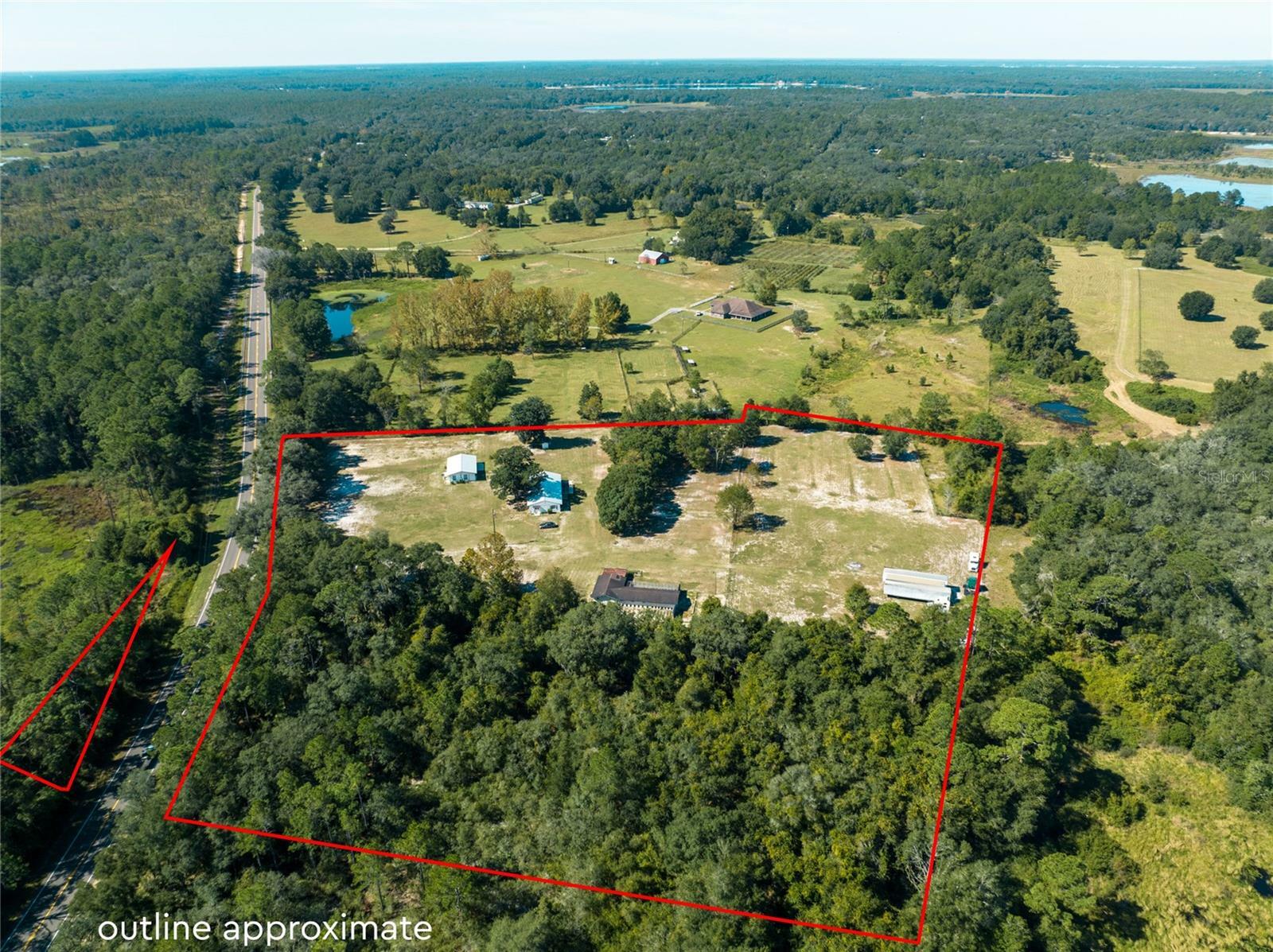 Property Photo: 886 State Road 26 FL 32666