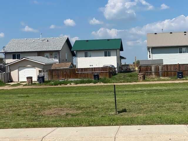 Property Photo:  87 Upland Manor  AB T1R 1P9