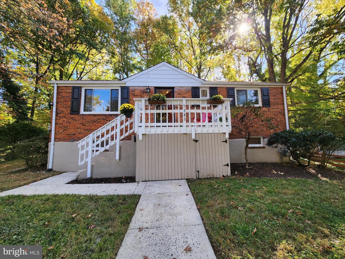 Property Photo: 7203 Arthur Drive VA 22046