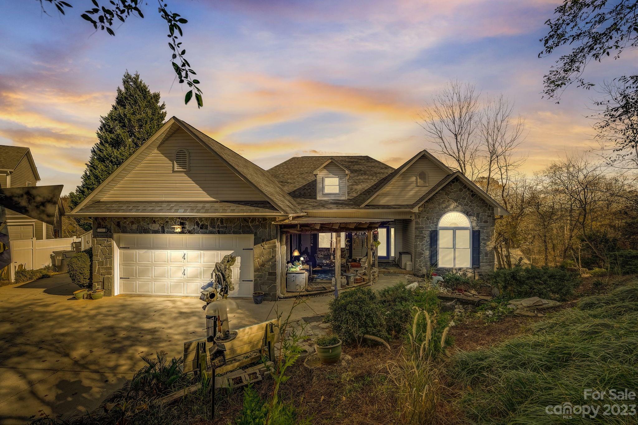 Property Photo: 10402 Quiet Bay Court NC 28278