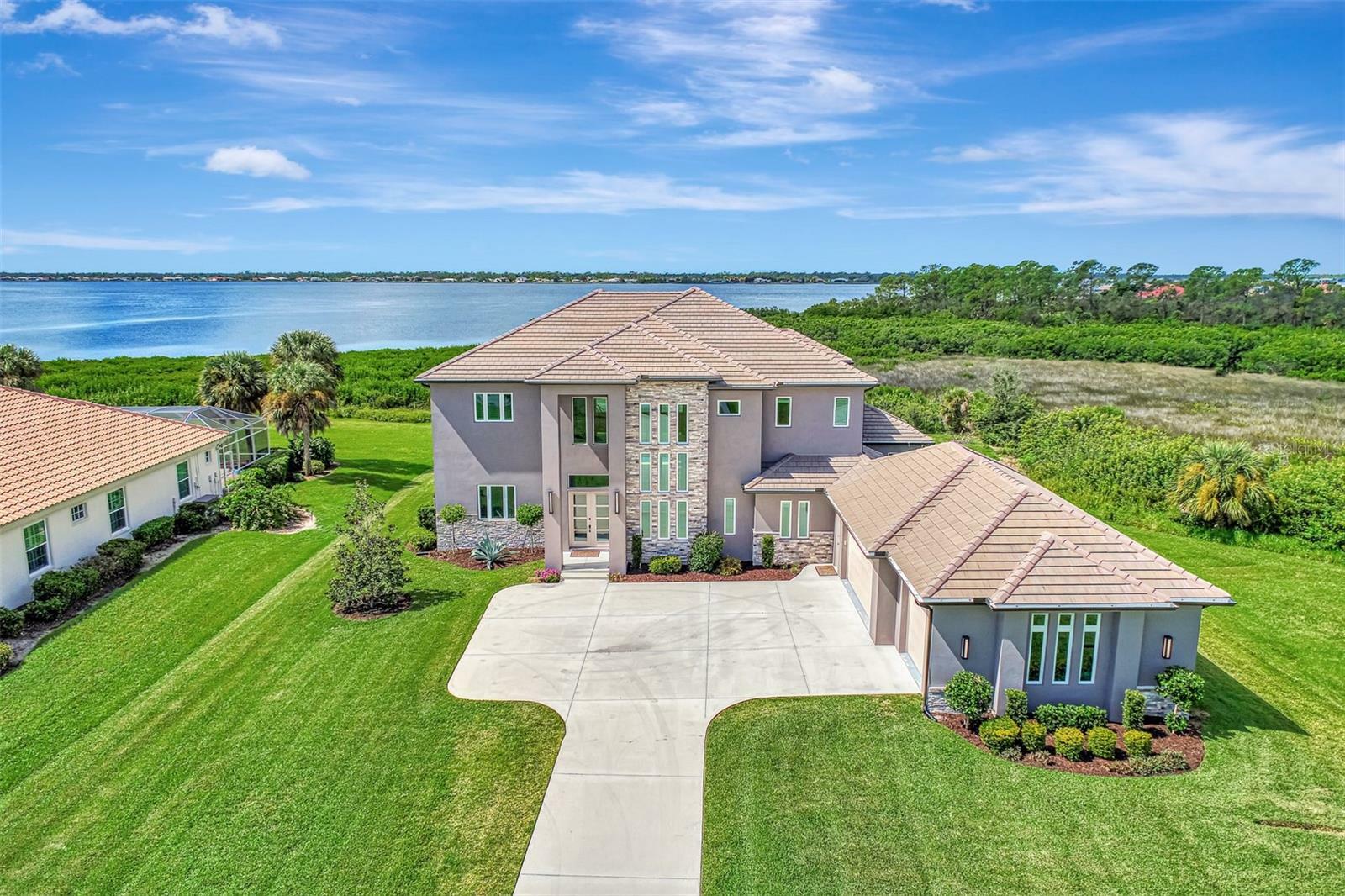 Property Photo:  3051 Rivershore Lane  FL 33953 