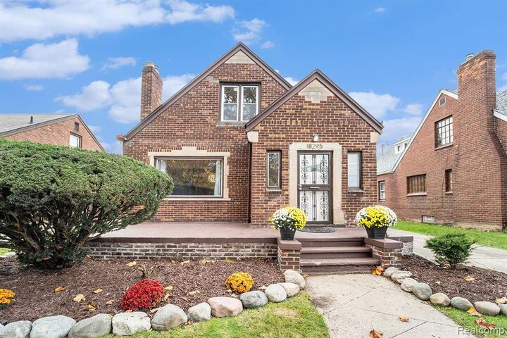 18295 Strathmoor  Detroit MI 48235 photo