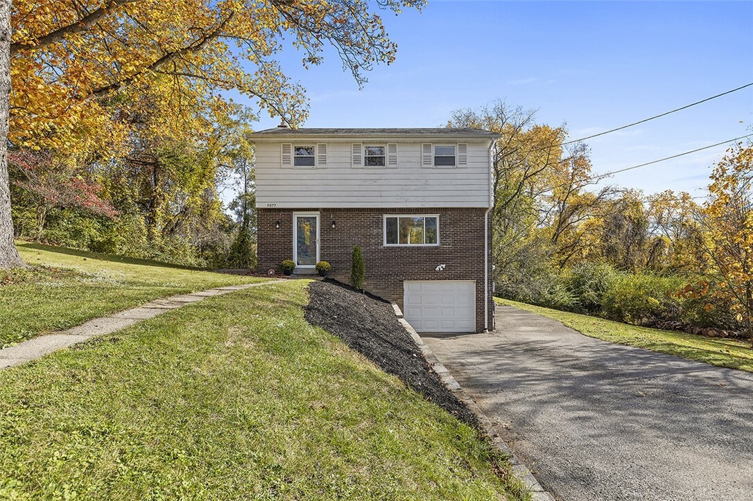 Property Photo: 6877 Ridgevue Dr PA 15236