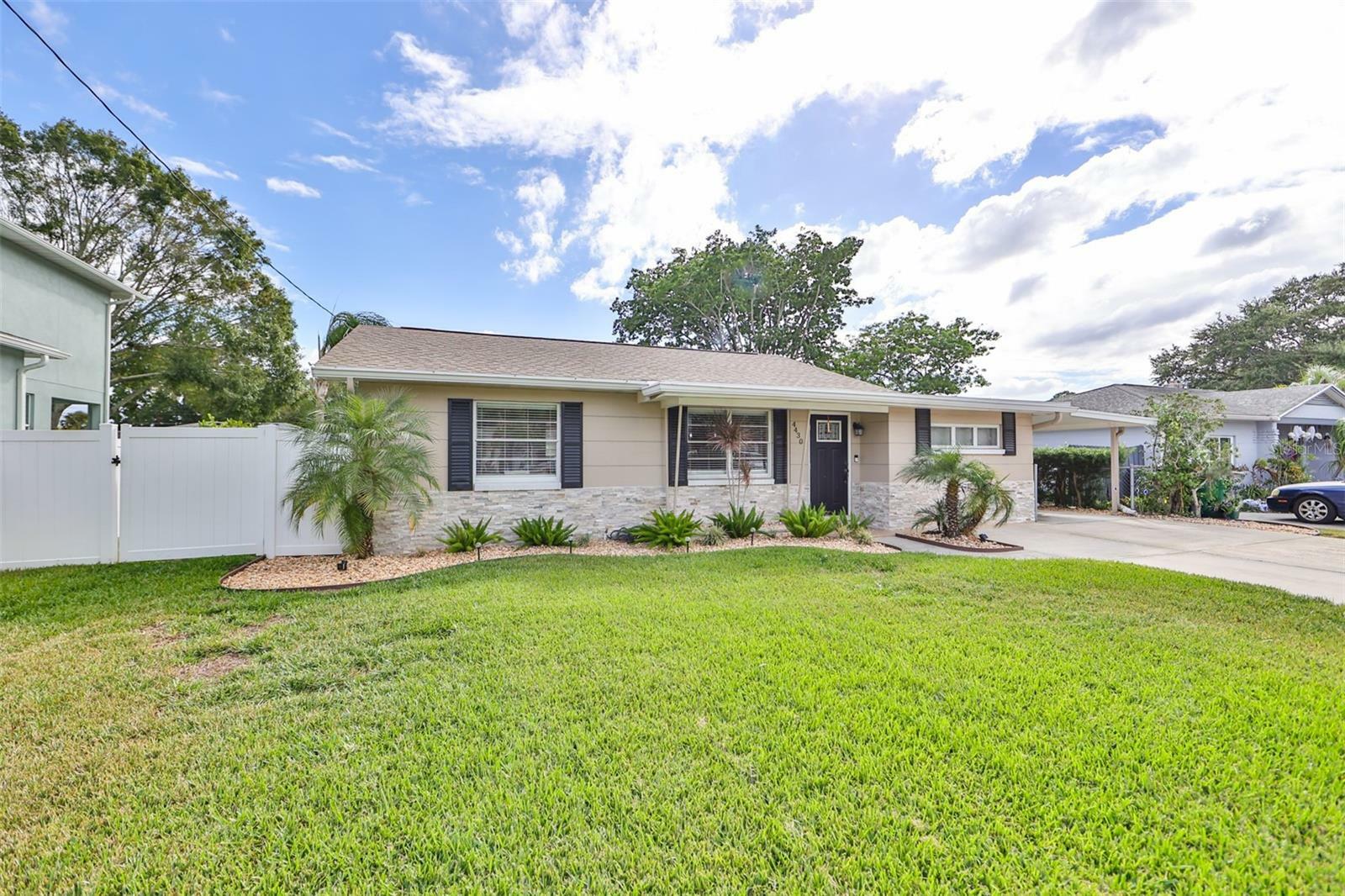 Property Photo:  4430 W Bay Villa Avenue  FL 33611 