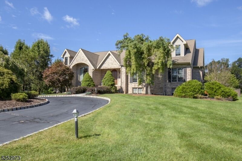 Property Photo:  3 Kendall Ct  NJ 07945