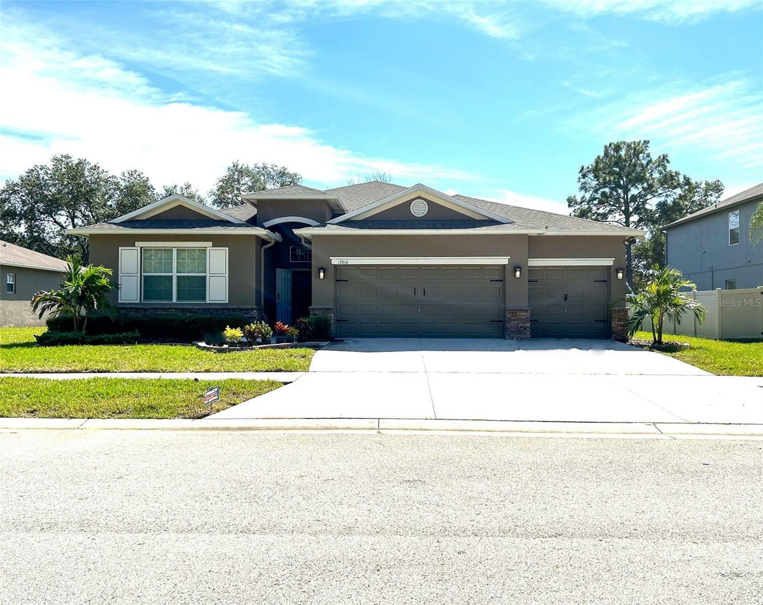 Property Photo:  13814 Bee Tree Court  FL 34669 