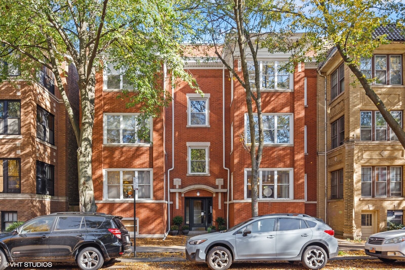 Property Photo: 6317 N Glenwood Avenue 1S IL 60660