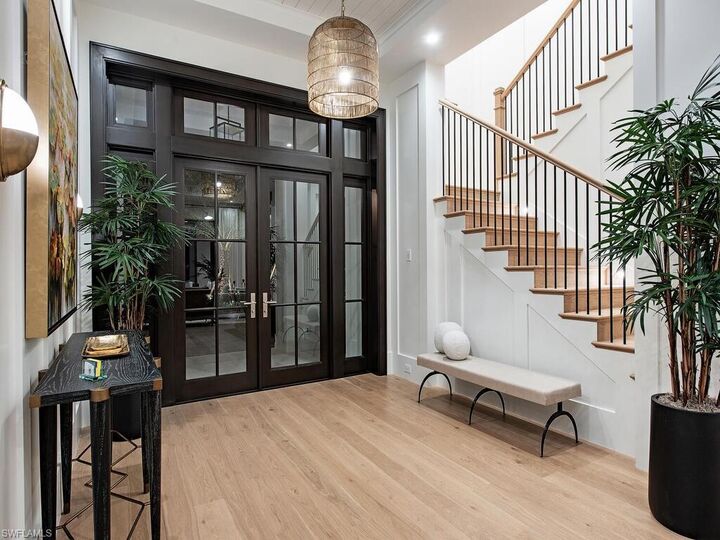 Property Photo: 626 S Golf Dr FL 34102