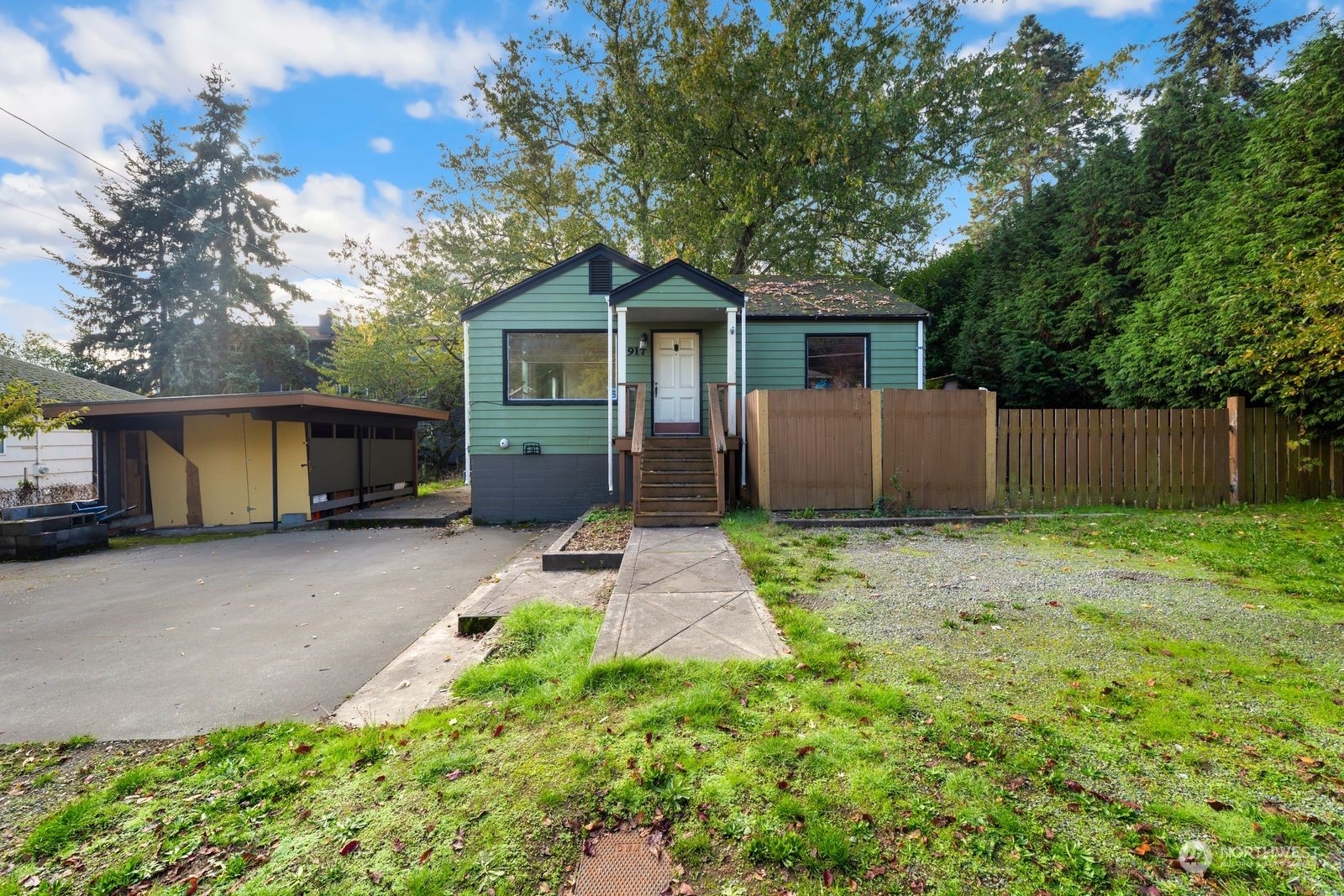 Property Photo: 917 NE 115th Street WA 98125