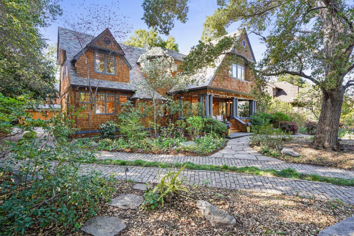 Property Photo: 535 Kingsley Avenue CA 94301