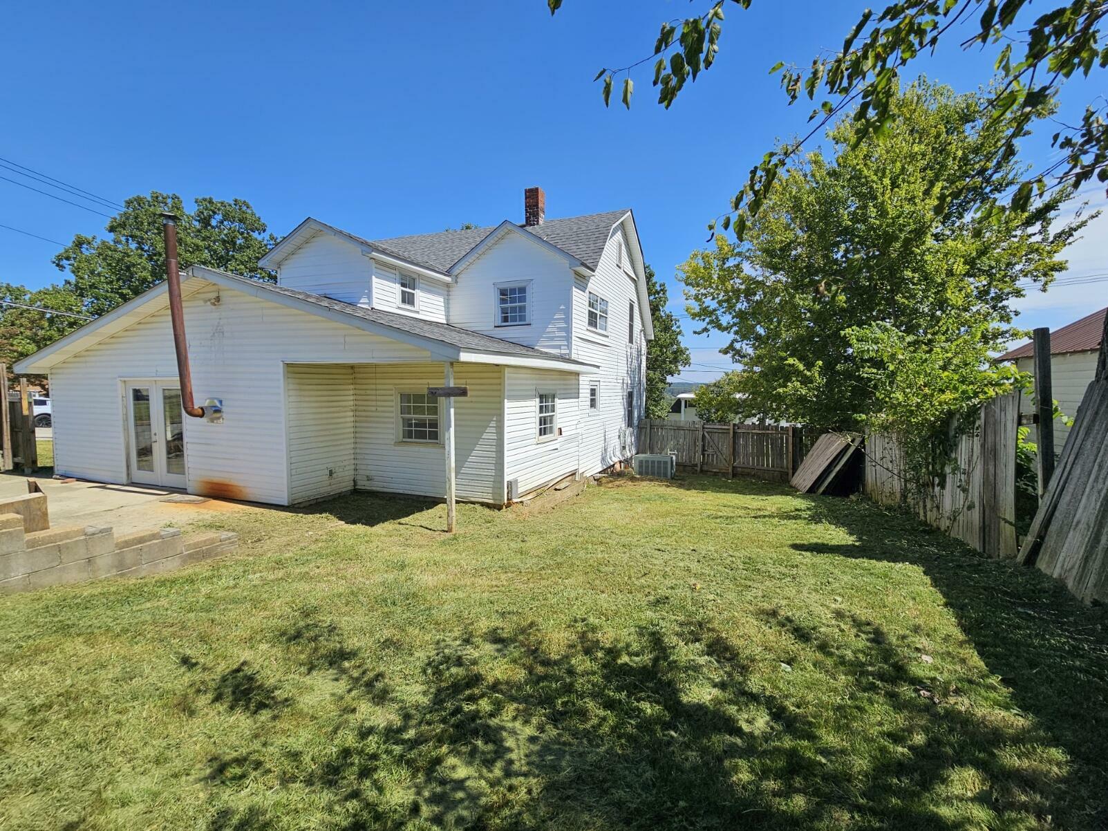 Property Photo:  204 S 6th Street  MO 65791 