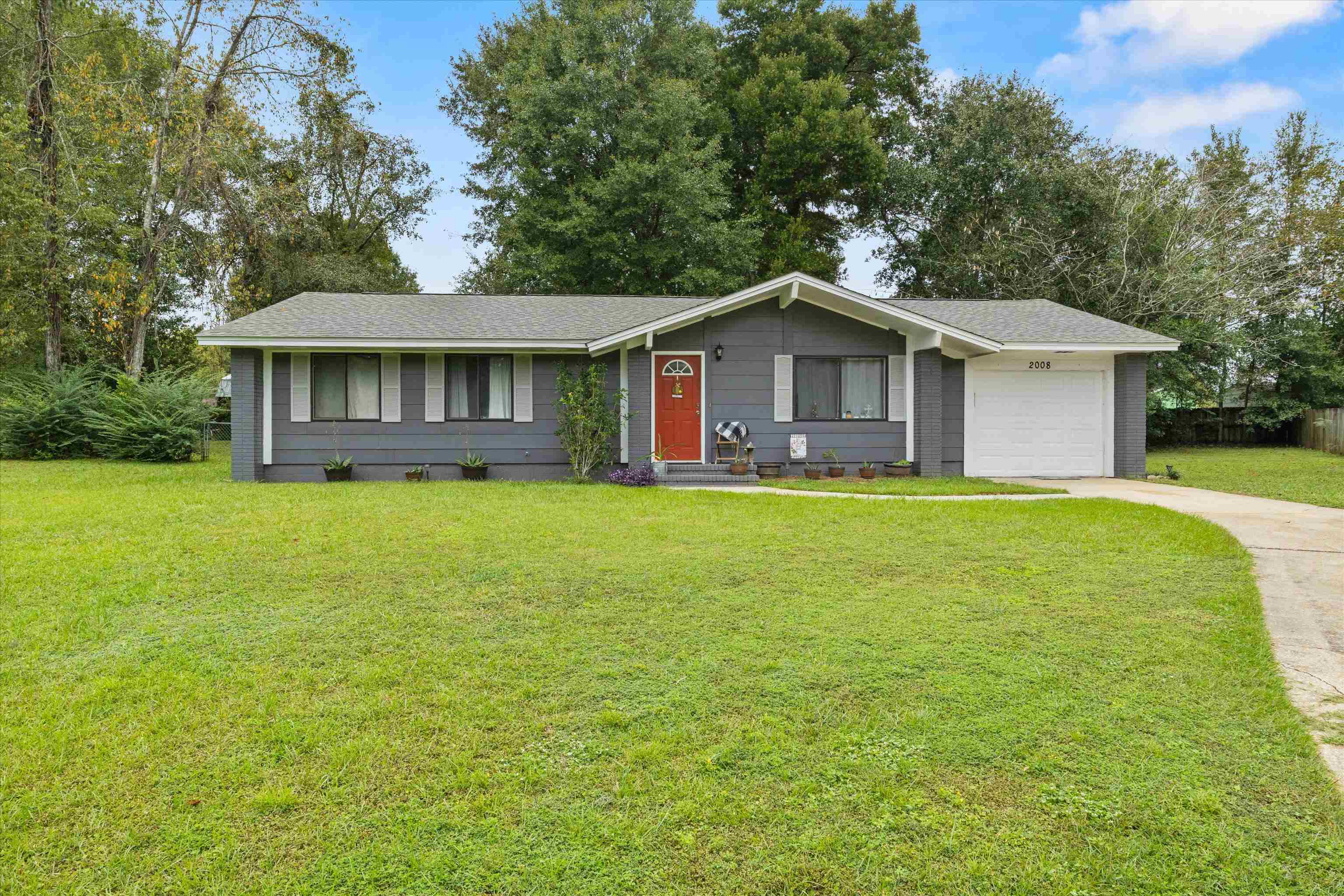 Property Photo:  2008 Newcastle Court  FL 32311 