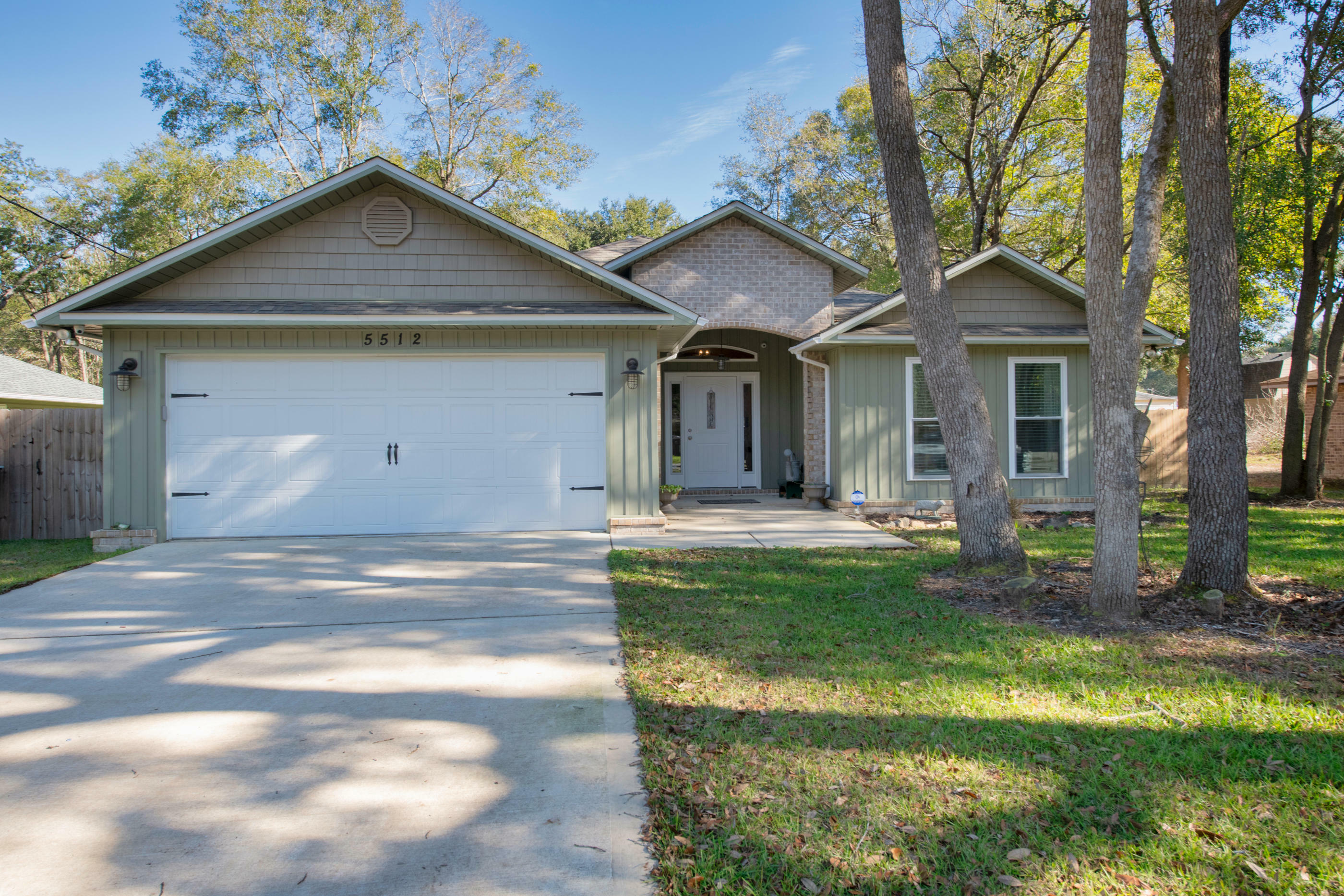 Property Photo:  5512 Chipper Lane  FL 32571 