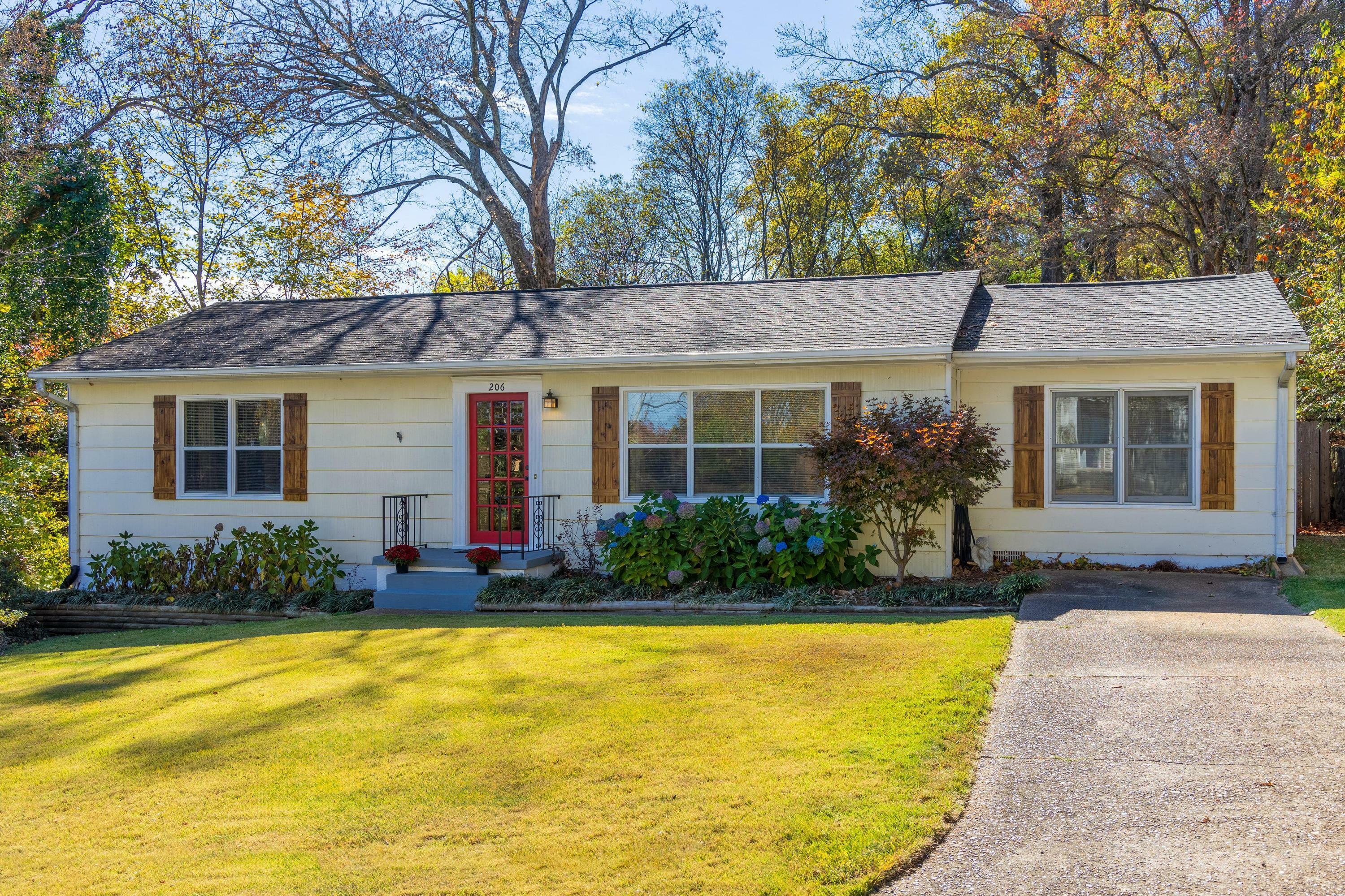 Property Photo: 206 W Leawood Avenue TN 37415