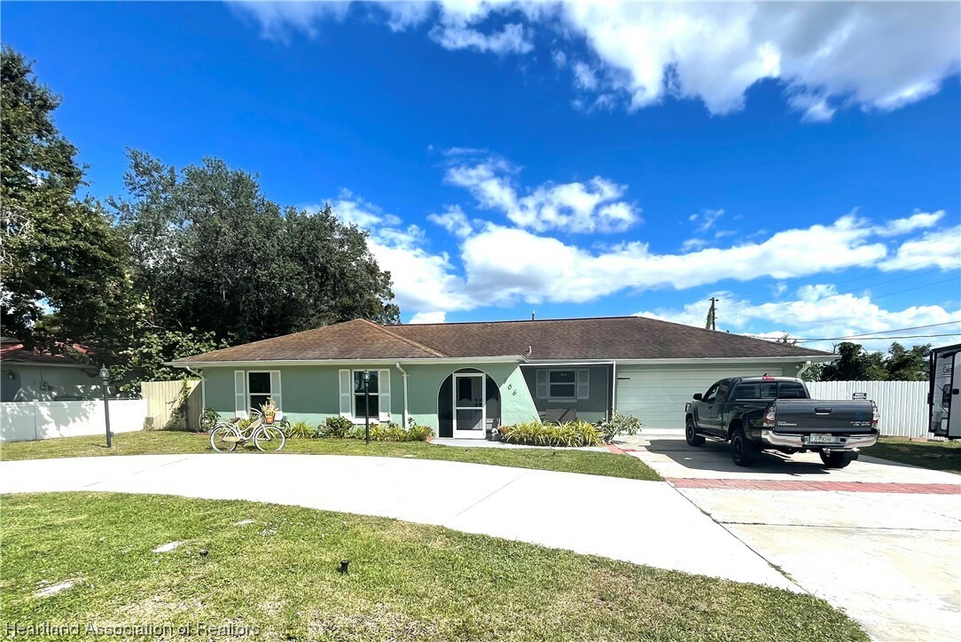 Property Photo:  906 Corvette Avenue  FL 33872 