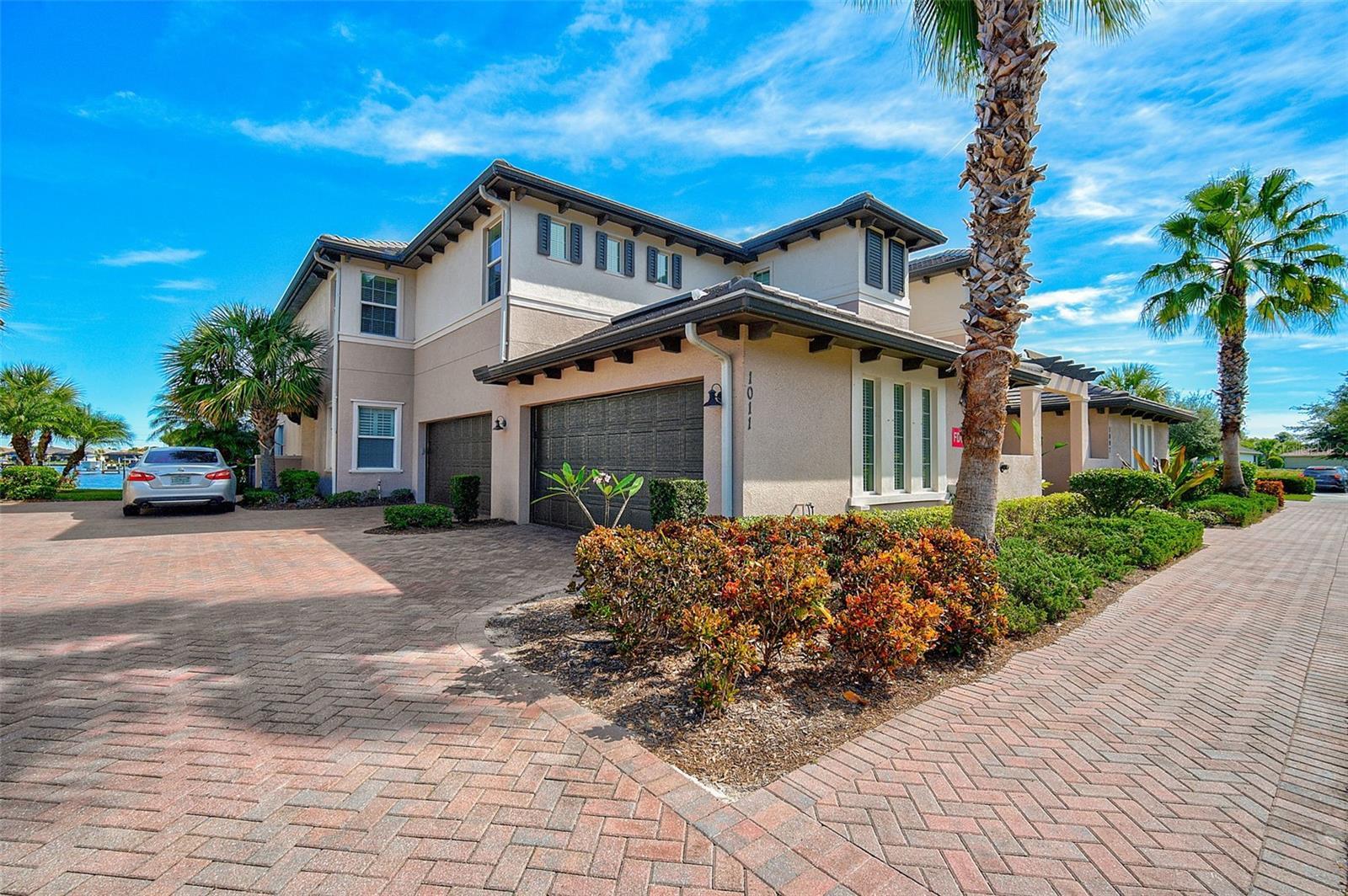 Property Photo:  1009 Riverscape Street  FL 34208 