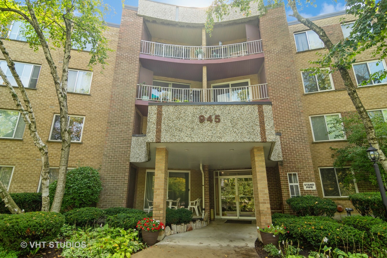 Property Photo:  945 E Kenilworth Avenue 316  IL 60074 