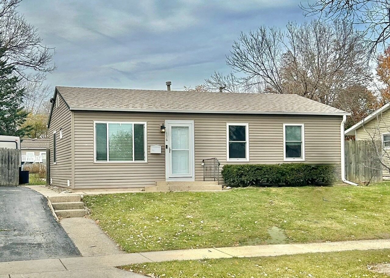 Property Photo: 116 Hickory Avenue IL 60107