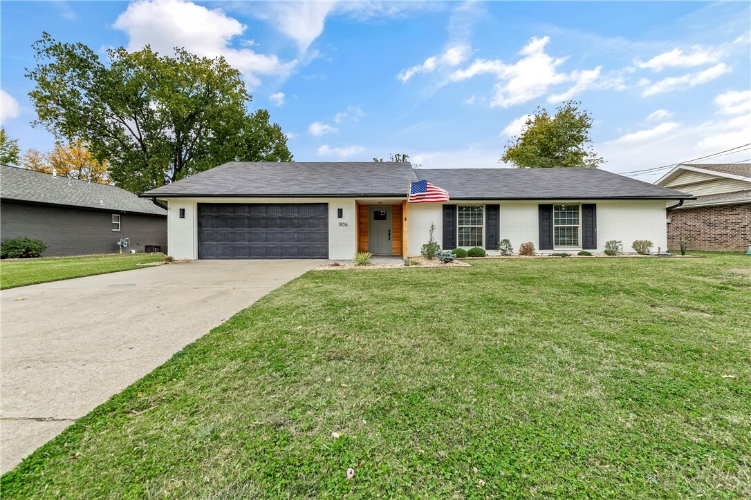 1806 SW D Street  Bentonville AR 72712 photo