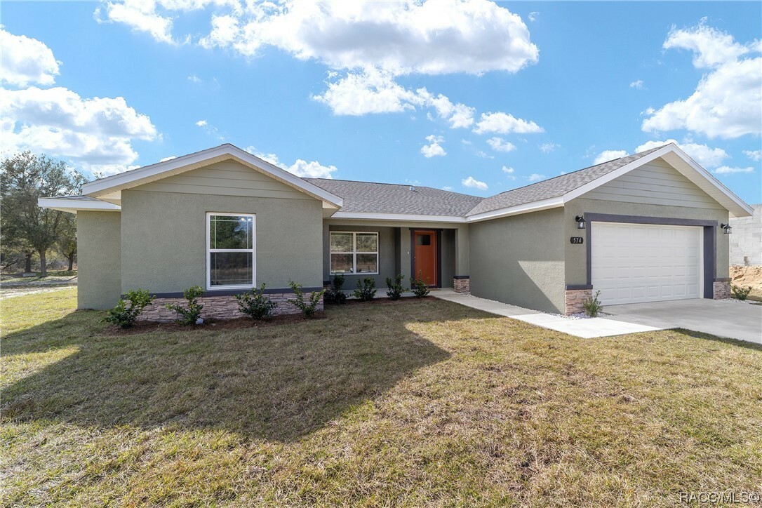 Property Photo:  574 E Sequoia Place  FL 34434 