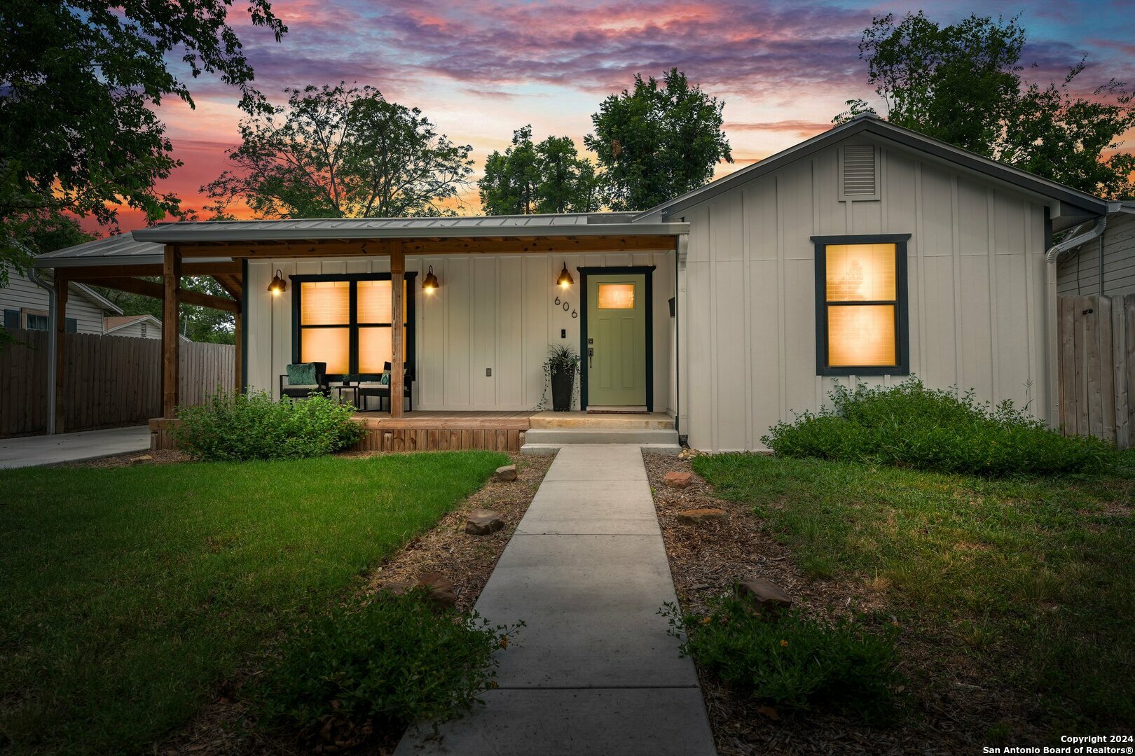 Property Photo:  606 Harper St  TX 78028 