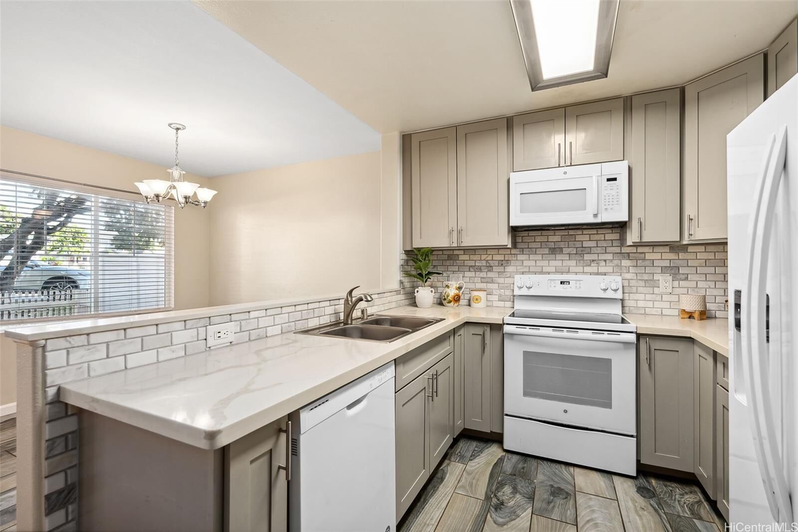 Property Photo:  91-1031 Kaimalie Street 4N2  HI 96706 