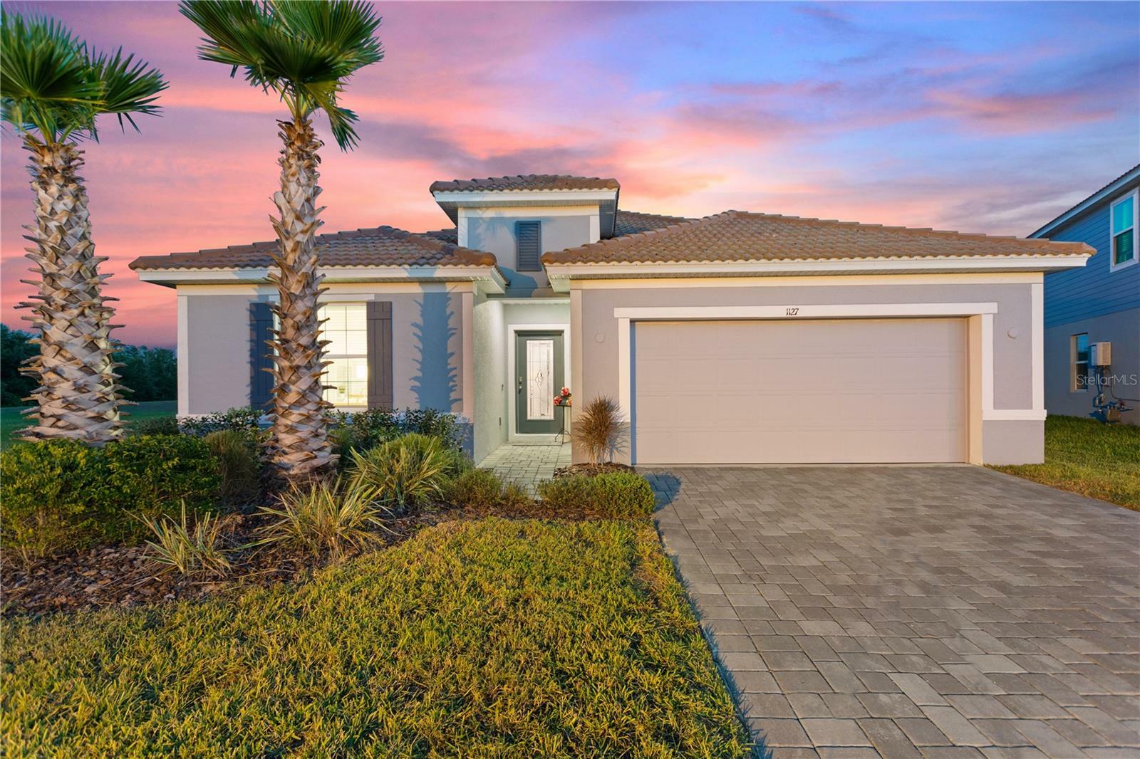 Property Photo: 1127 Oak Bluff Drive FL 33837