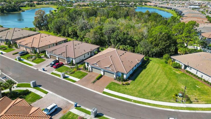 Property Photo:  10911 Wendover Drive  FL 34221 