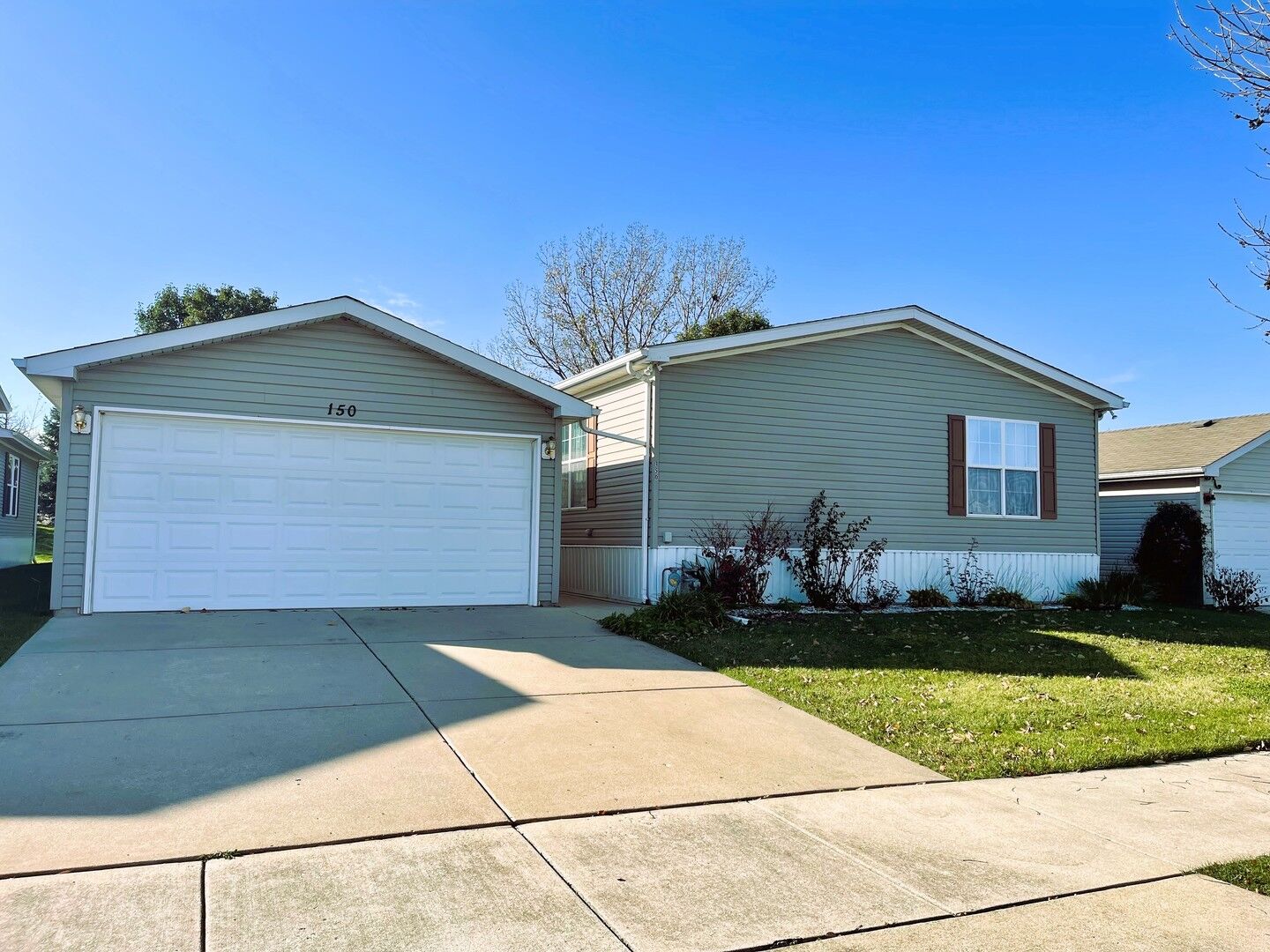 Property Photo: 150 Hibiscus Circle IL 60443