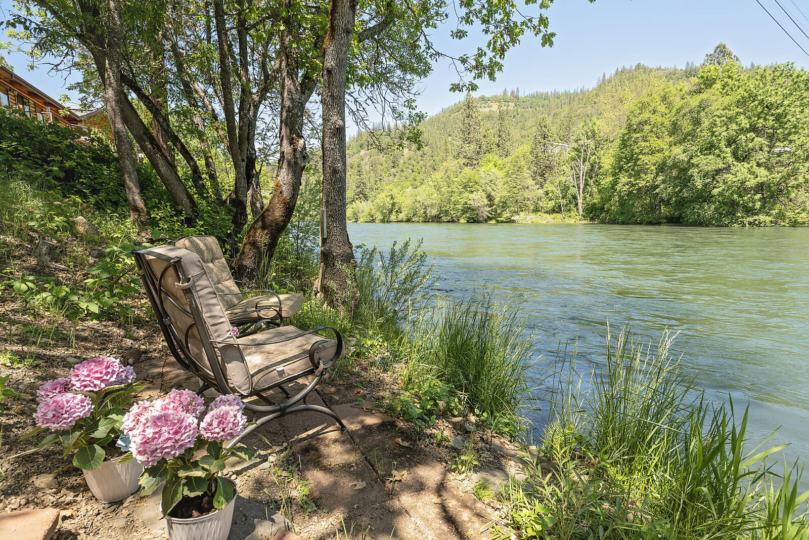 Property Photo: 22630 Highway 62 OR 97539