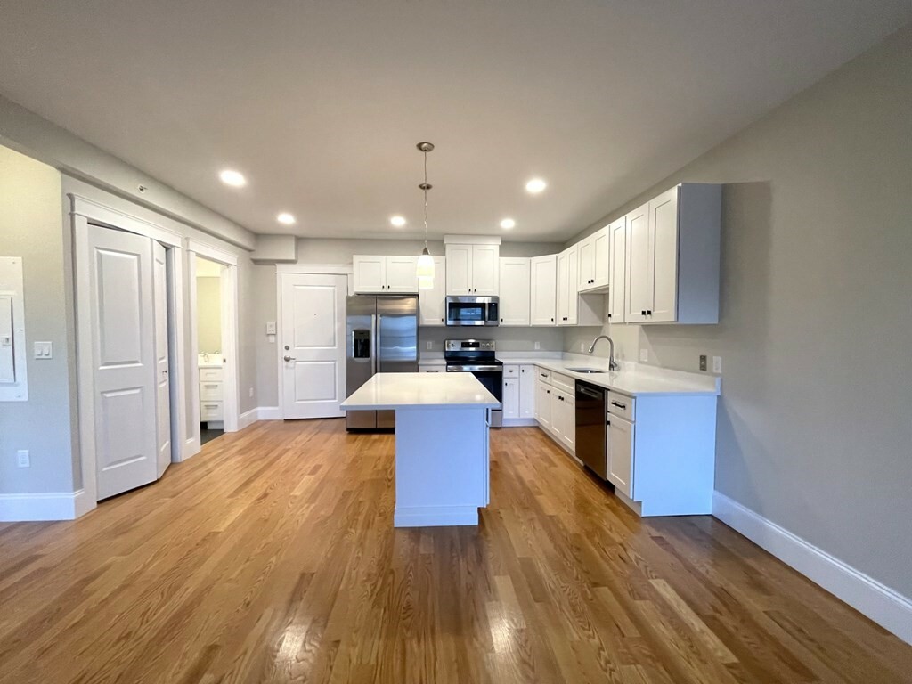 Property Photo: 138 Eastern Ave 6 MA 02148