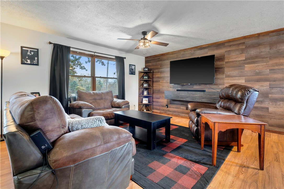 Property Photo: 1110 E Washington Street IA 50138