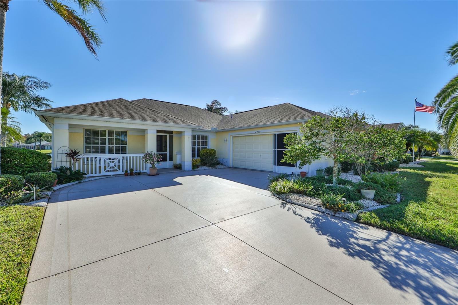 Property Photo:  2309 Emerald Lake Drive  FL 33573 