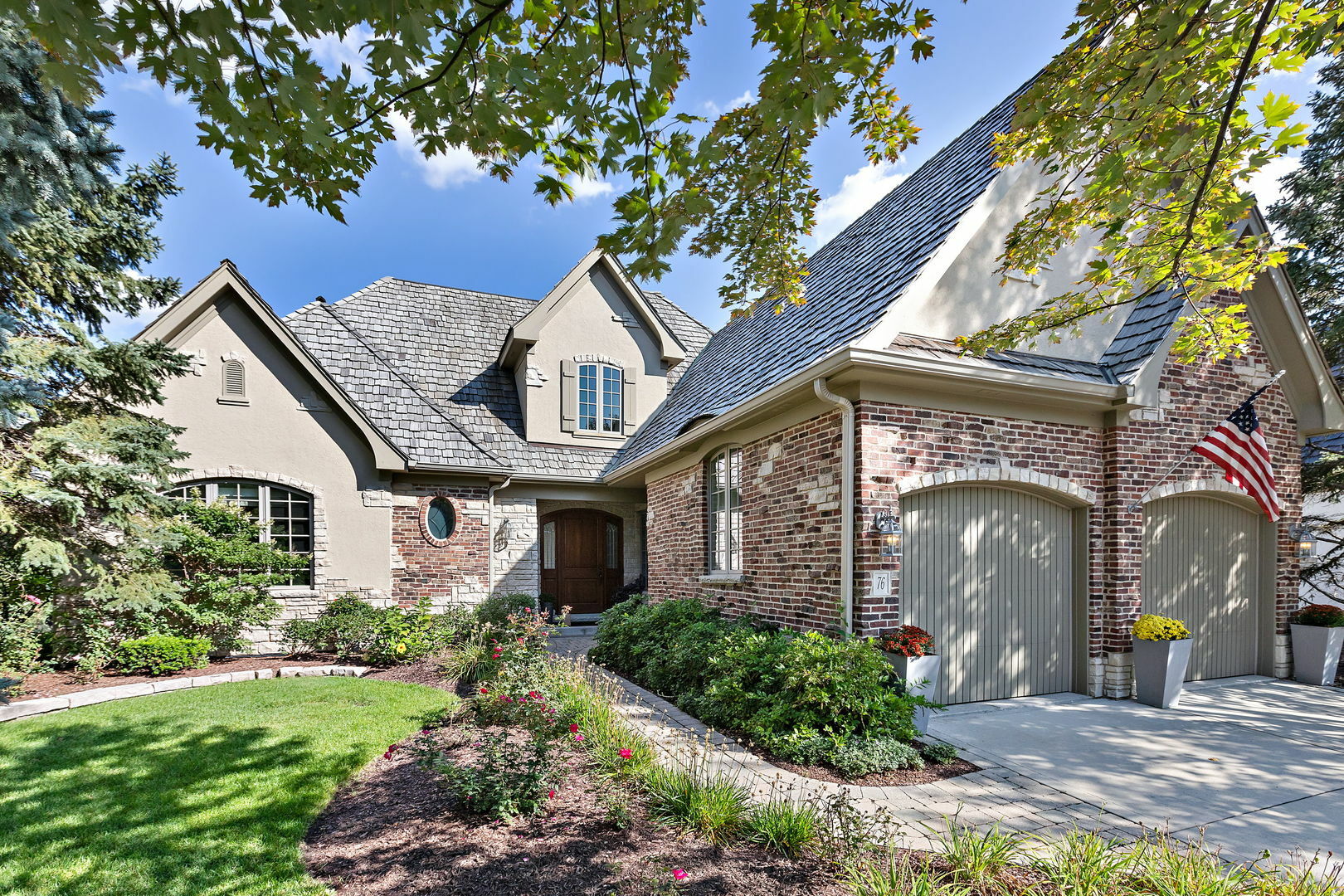 Property Photo: 76 Forest Gate Circle IL 60523