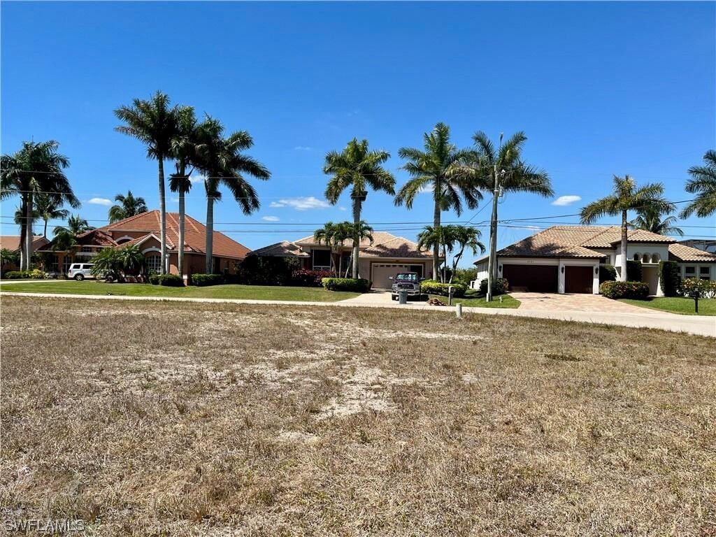 Property Photo:  5202 SW 27th Avenue  FL 33914 