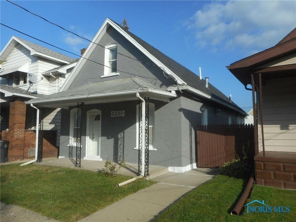 Property Photo:  2220 Genesee Street  OH 43605 