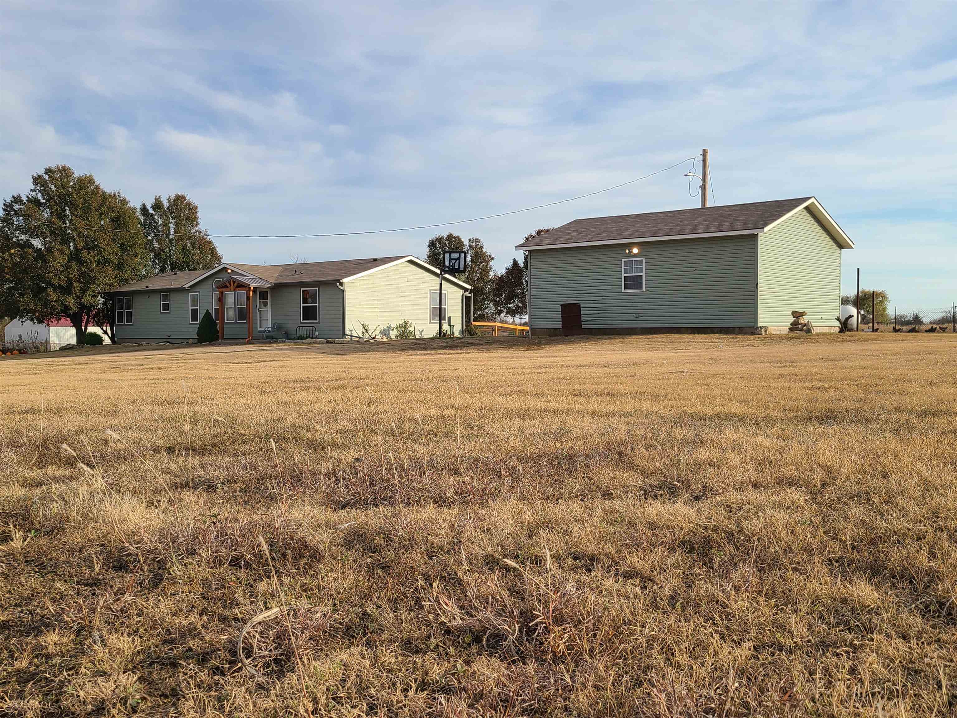 Property Photo:  1725 E 140th  KS 67110 