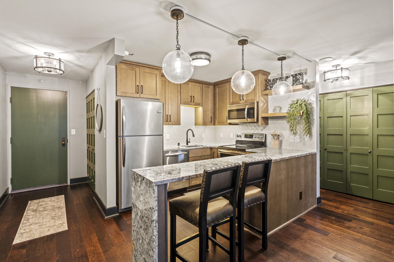 Property Photo: 1660 N Prospect Ave 1206 WI 53202