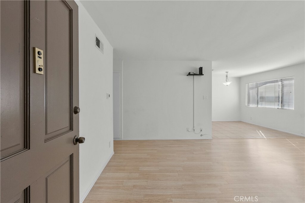 Property Photo:  18547 Collins Street B22  CA 91356 